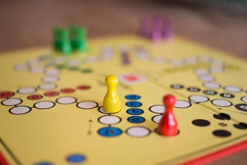 play board games