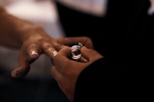 Shopping For Diamond Engagement Rings: Online Vs In-Store