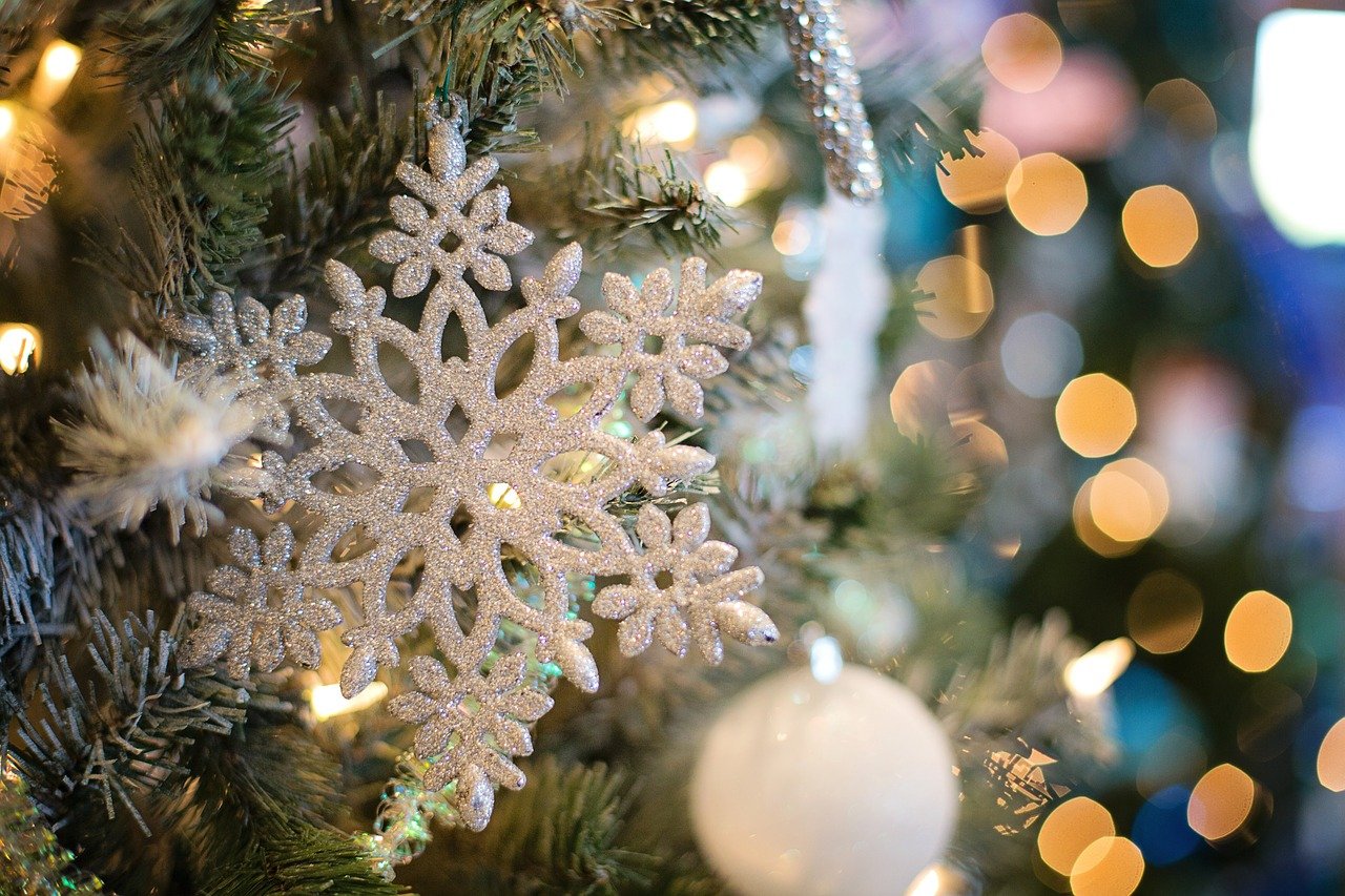 Brighten Up Your Home With Christmas Decorations This Season