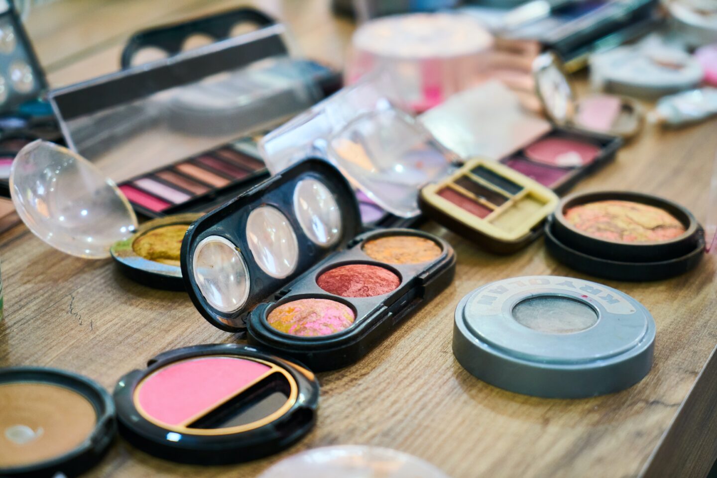 Y2K makeup trends all 90s kids will recognise