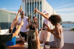 5 Best Ways To Enjoy With Friends After Work
