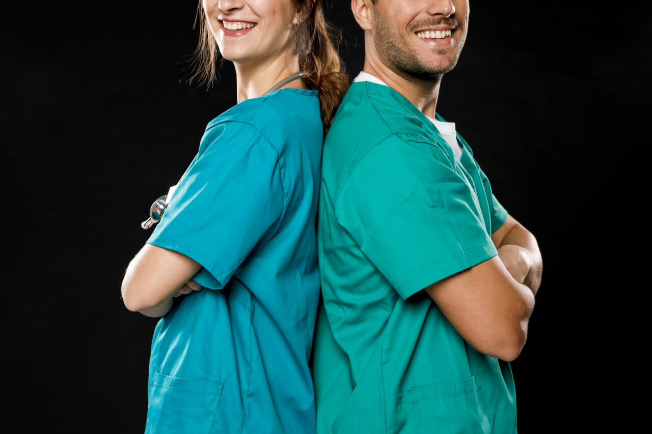 Essential Features to Look for When Shopping for Scrubs