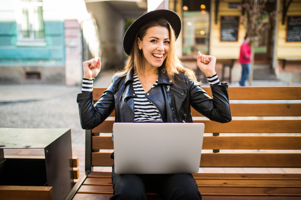The Pros and Cons of Gambling Online vs. In-Person