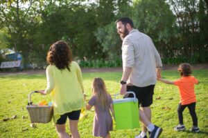 Family days out under £20 - picnic in a sunny park