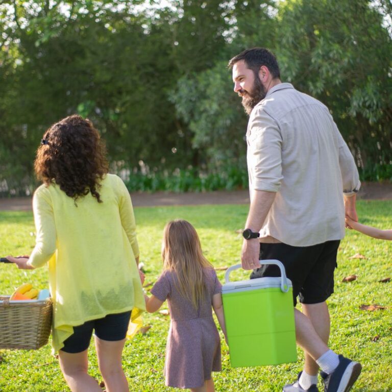 Family days out under £20 - picnic in a sunny park